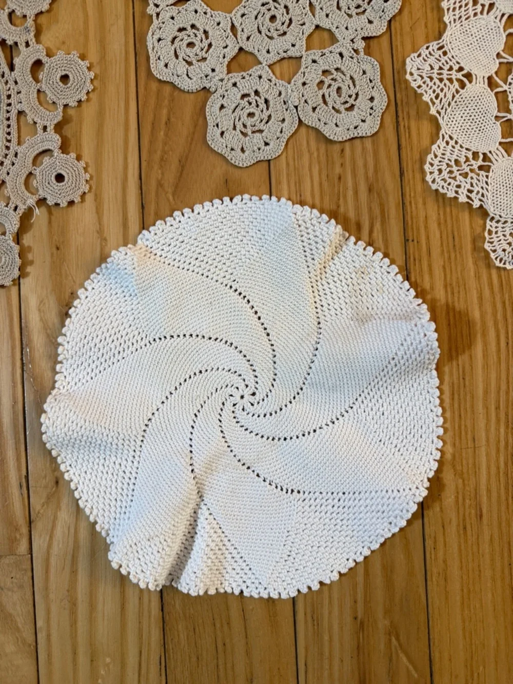 VTG Crochet/Doilies, Mixed Round Smalls Lot